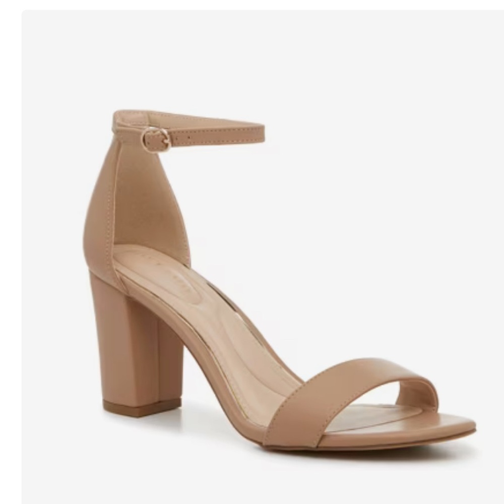 Kelly & Katie Hailee Sandal in Tan Synthetic NEVER WORN Size 8